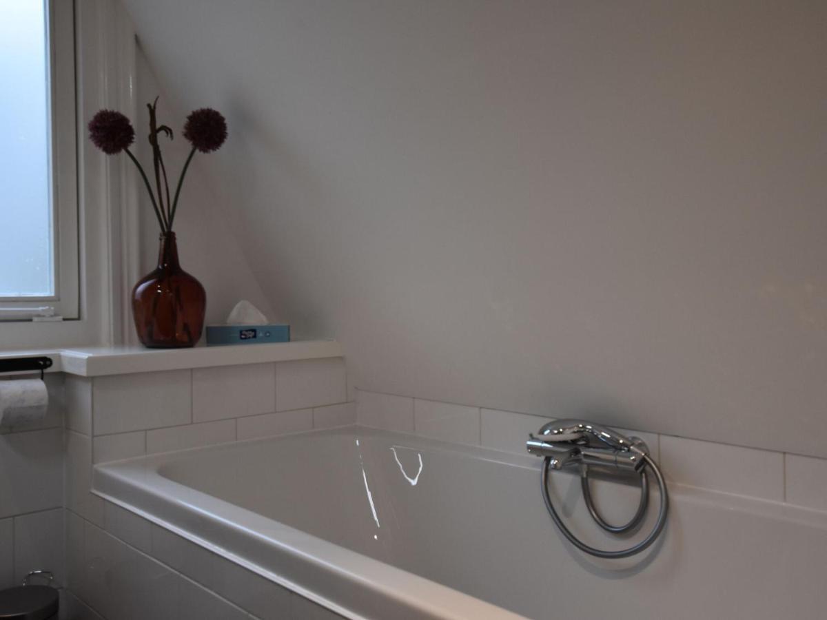 Charming Holiday Home in Egmond aan Zee near Seabeach Nightlife Buitenkant foto